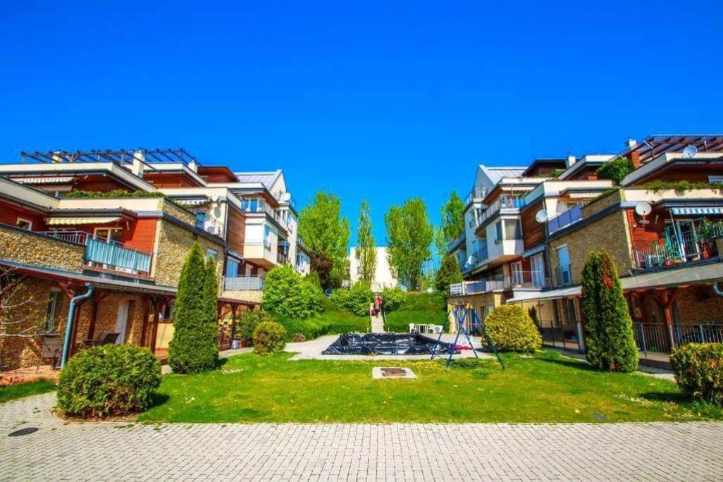 Апартаменти Cool & Pool Apartman Балатонфюред Екстер'єр фото
